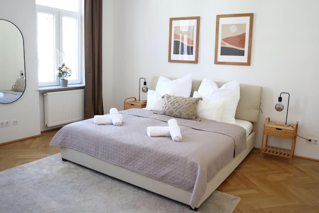 Bloom - Cozy Apartment, 5 Stops To City Center Wina Bagian luar foto