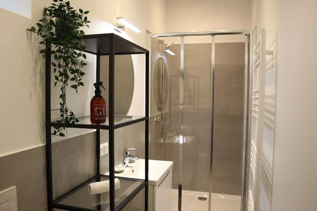 Bloom - Cozy Apartment, 5 Stops To City Center Wina Bagian luar foto