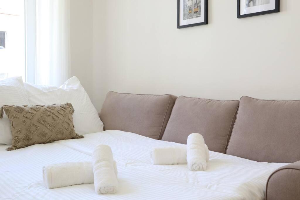 Bloom - Cozy Apartment, 5 Stops To City Center Wina Bagian luar foto